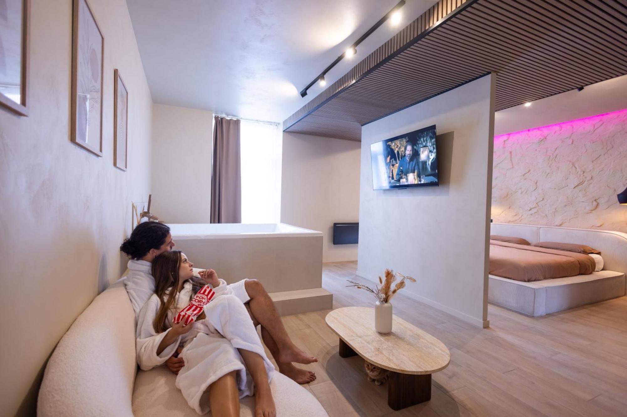 Harmony Room Suite Avec Balneo Angers Zewnętrze zdjęcie
